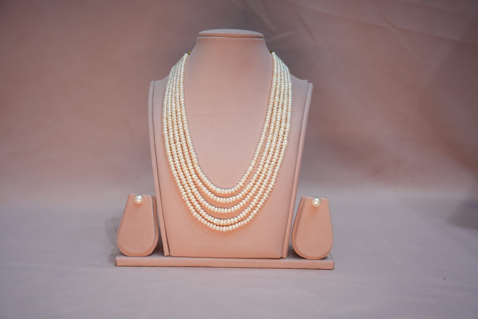 Five line pearls necklace