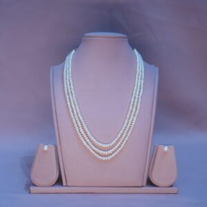 Triple line pearls necklace