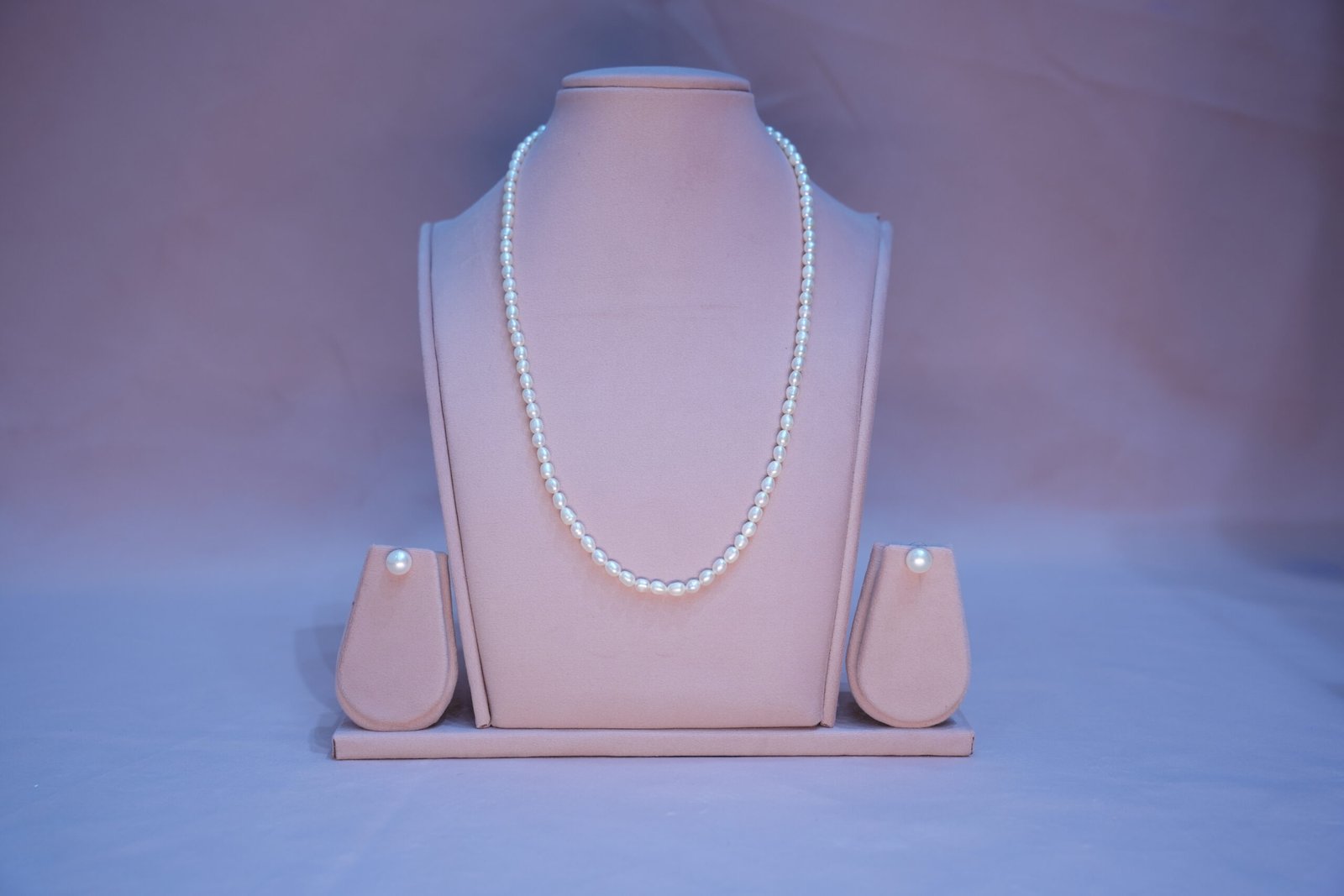 Single line pearls necklace