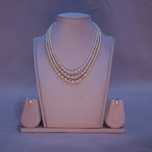 Triple line pearls necklace