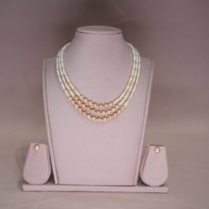 Triple line pearls necklace