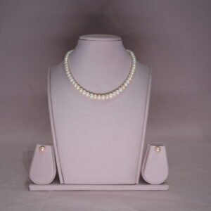 Single line pearls necklace