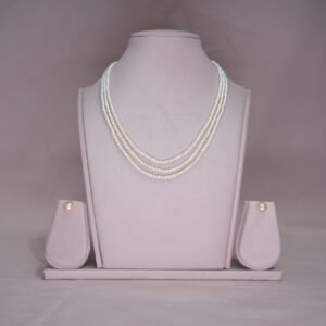 Triple line pearls necklace
