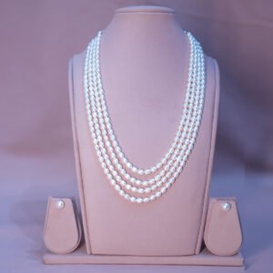 Four line pearls necklace